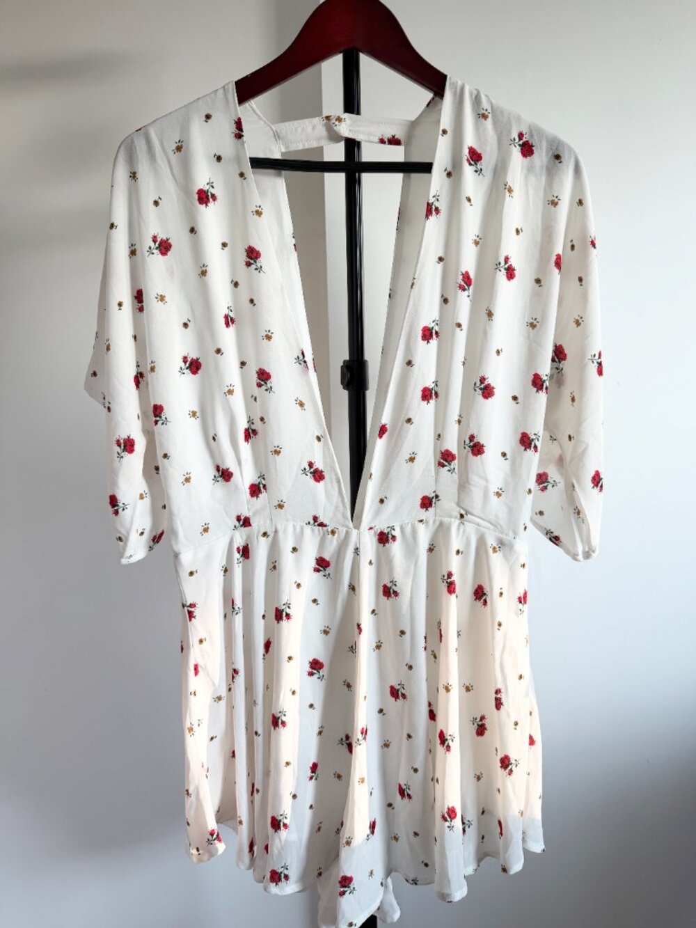NWT Lioness Warhol Romper White with Red Roses - Size Large
